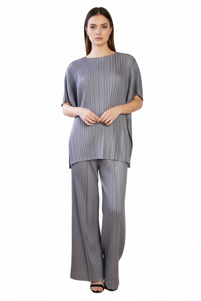 Relaxed Loose Fit Pleated Pants