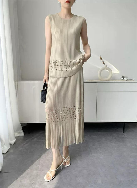 4250004 Burnt Flower Pleated Top & Tassel Skirt Set *Beige