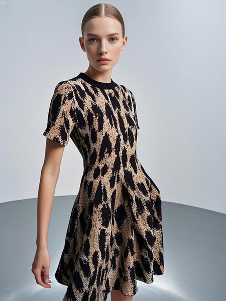 8250026 Leopard Printed Flare Dress