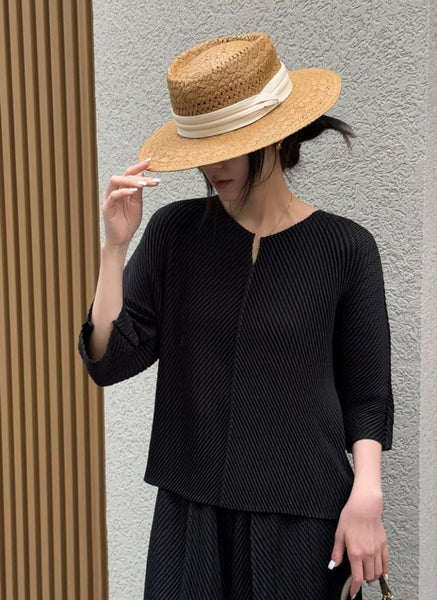 3250083 Short Sleeved Pleats Top *Black