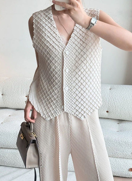 4250019 Sleeveless Pleated Vest Top *Beige
