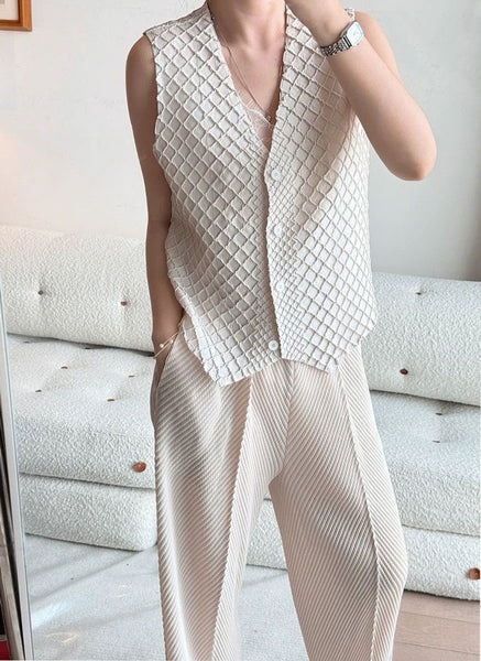 4250019 Sleeveless Pleated Vest Top *Beige