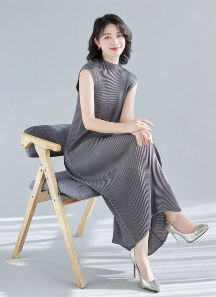 3250085 High Neck Sleeveless Pleats Dress *Preorder
