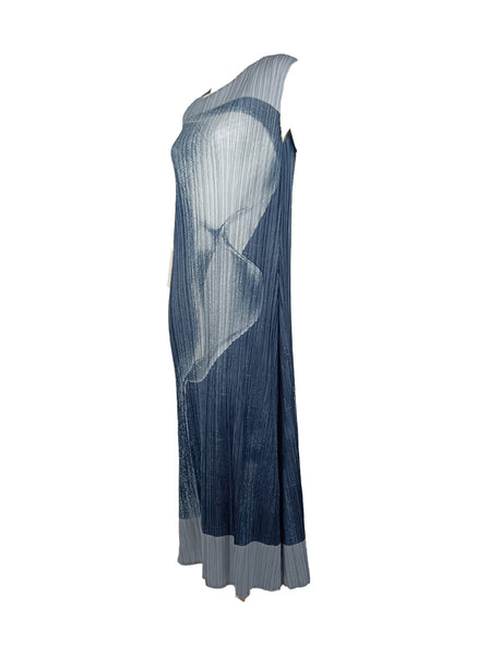 7250003 Fluid Elegance Pleated Dress
