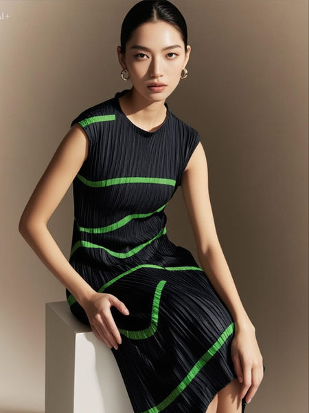 7250037 Wave Line Pleated Midi Dress