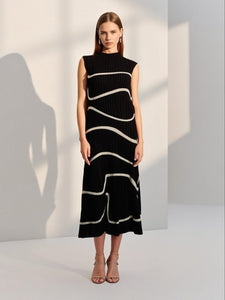 7250037 Wave Line Pleated Midi Dress