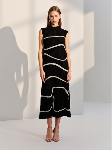 7250037 Wave Line Pleated Midi Dress