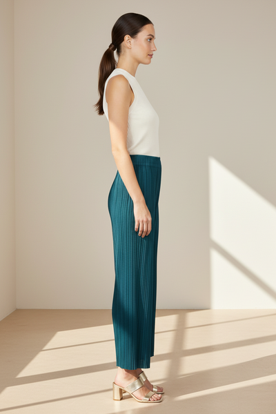 Wide-leg Pleated Pants