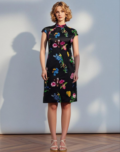 3250062 Mandarin Collar Silk Cheongsam