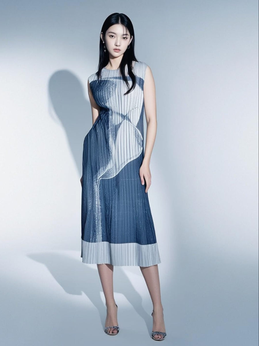 7250003 Fluid Elegance Pleated Dress
