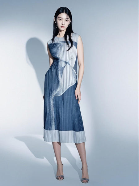7250003 Fluid Elegance Pleated Dress