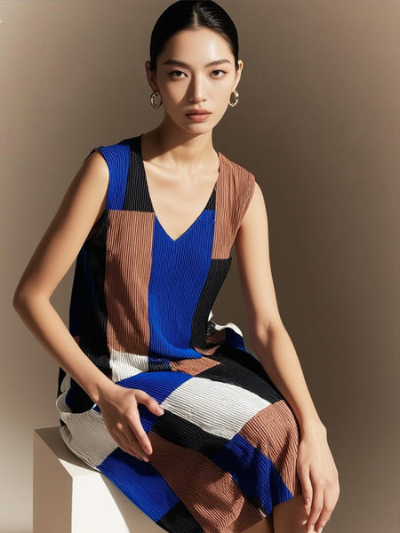 1250014 V-Neck Sleeveless Pleats Dress