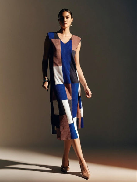1250014 V-Neck Sleeveless Pleats Dress