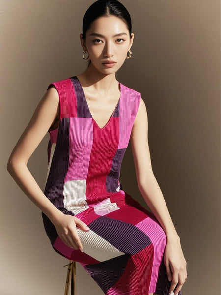 1250014 V-Neck Sleeveless Pleats Dress