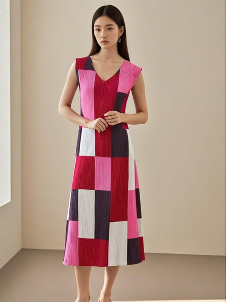 1250014 V-Neck Sleeveless Pleats Dress