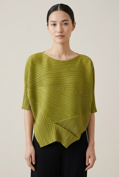 Model wearing the green irregular pattern pleated top