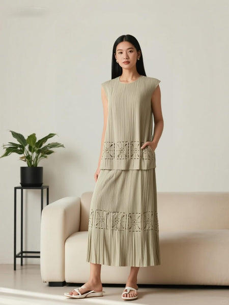 4250004 Cut-out Pleated Top & Fringe Skirt Set